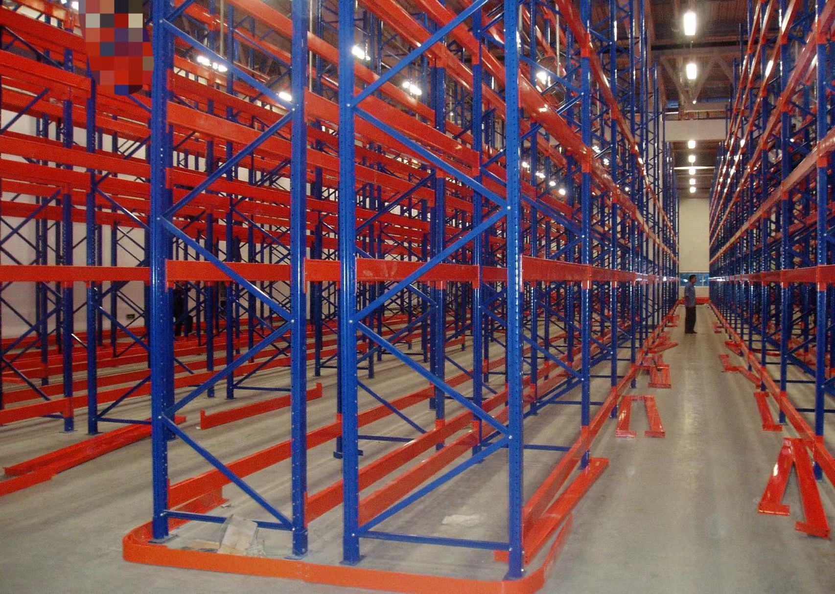 What is advantages of heavy-duty shelving?